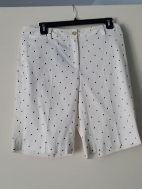 Jones New York White Shorts with Navy Star Print